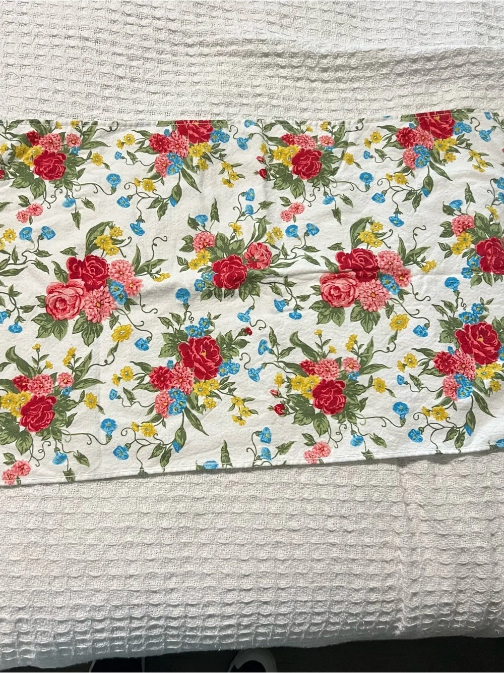 The Pioneer Woman Sweet Rose Potholder & Kitchen Towel Bundle Collectible